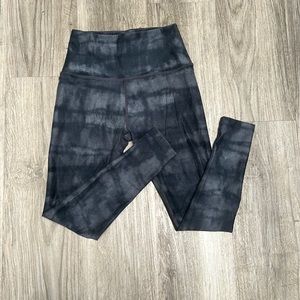 Beyond Yoga Caught in the MIDI High Waisted Legging